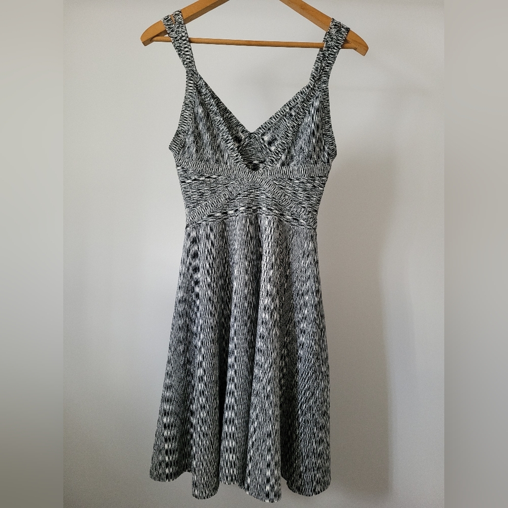 Guess Black White Knit A-Line Open Back Dress Size S - Picture 2 of 8